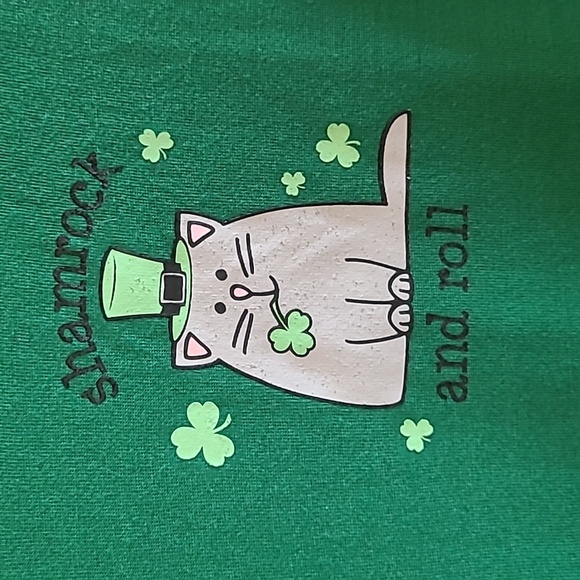 80. Women's St Patty's Day Green T-shirt with Cat Grapic Size XL - Picture 2 of 6